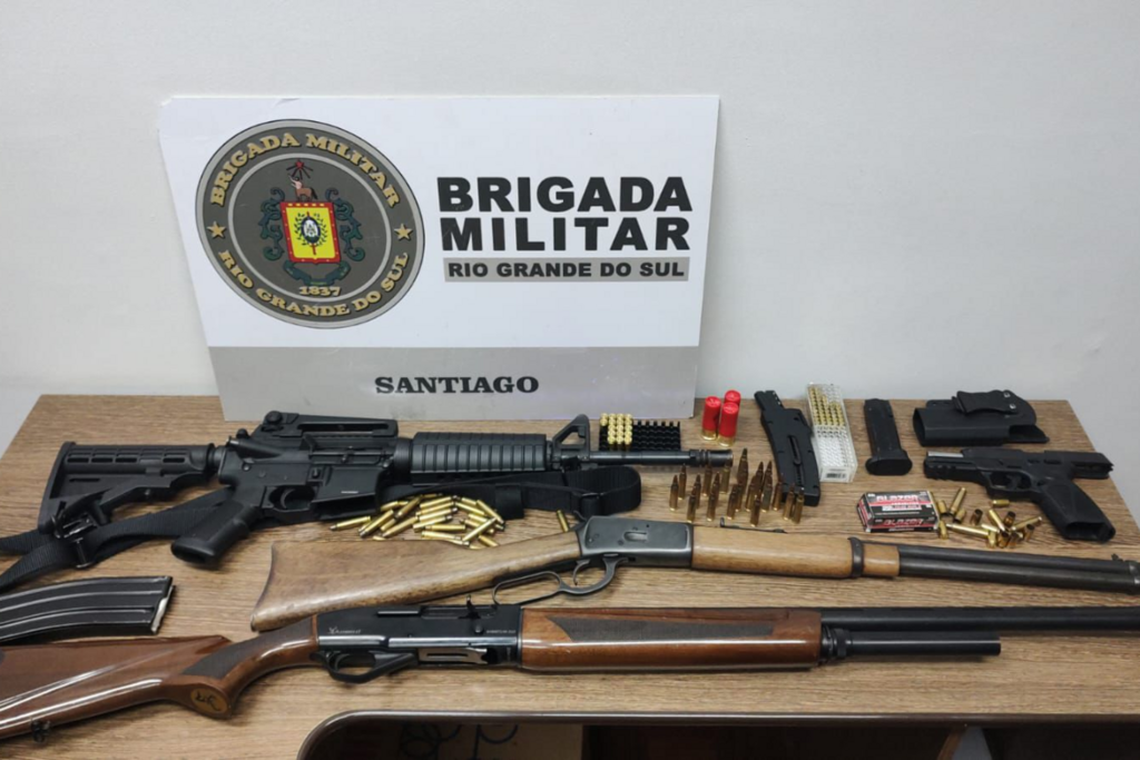 Homem é Preso Com Fuzil Munições E Outros Tipos De Armas De Fogo Em